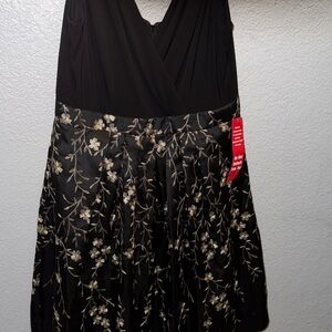 Elegant Black Dress with Floral Embroidery